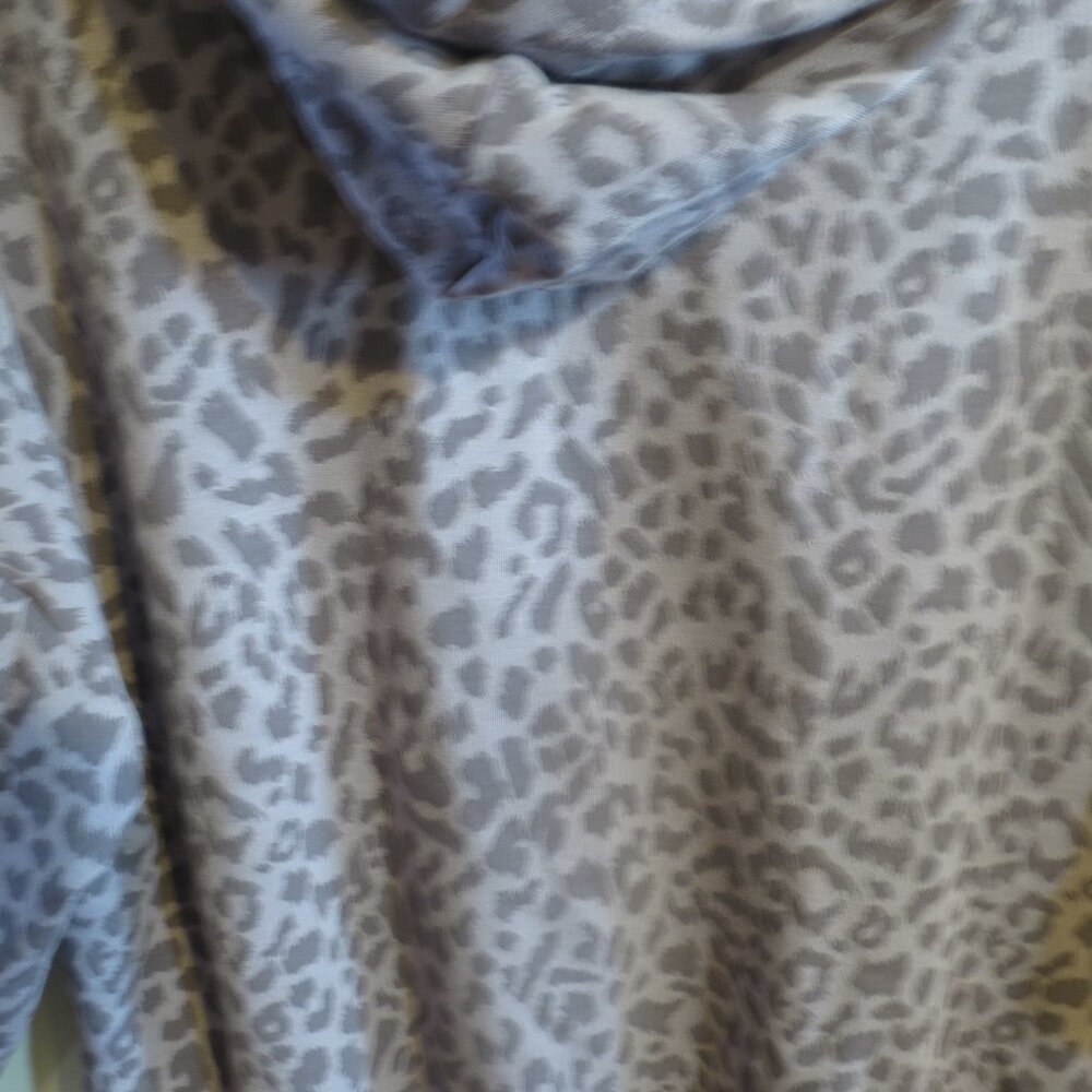 Buffalo Brand Womans Iris leopard Hoodie - Picture 3 of 5